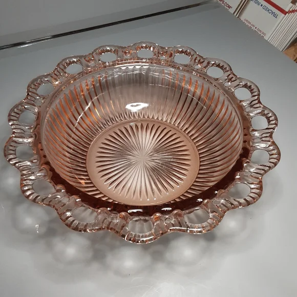 9 1/2" pink depression glass serving bowl - Picture 9 of 9